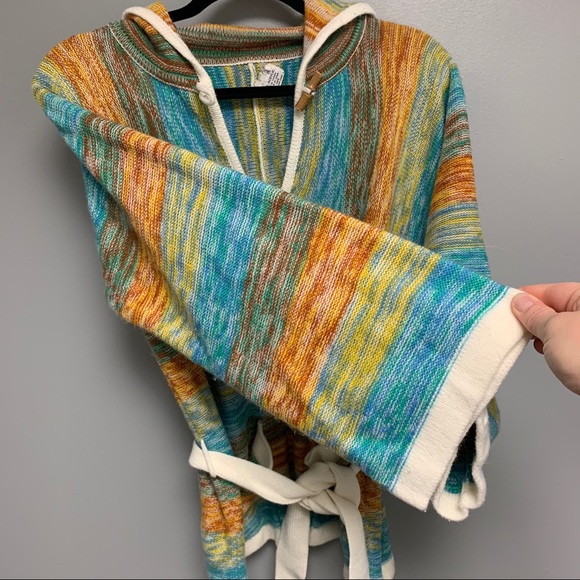 Vintage 1970s women’s Hooded  Flare Sleeve sweater - Picture 7 of 10